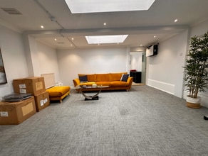 1 Sun Aly, Richmond to rent Interior Photo- Image 1 of 4