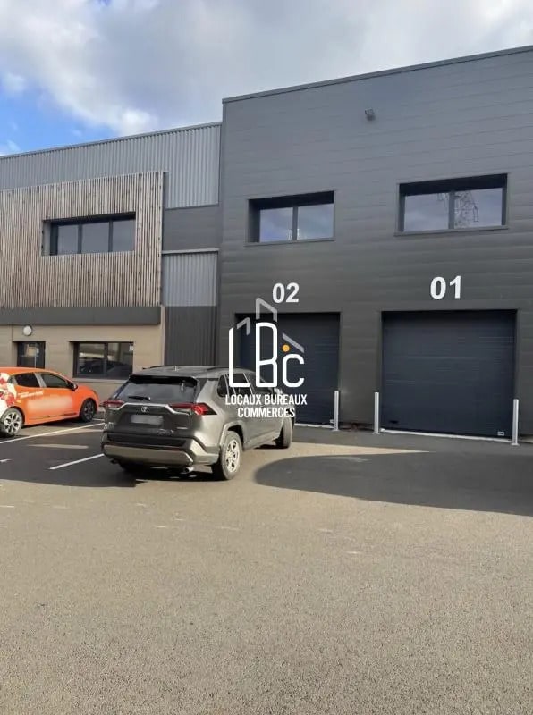 Location Local d'activités 329 m²