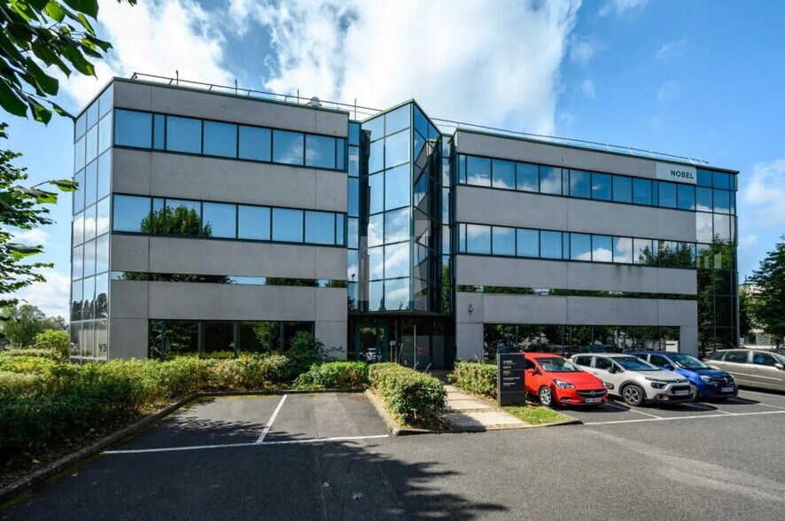 Light Industrial in Antony to rent - Building Photo - Image 2 of 10