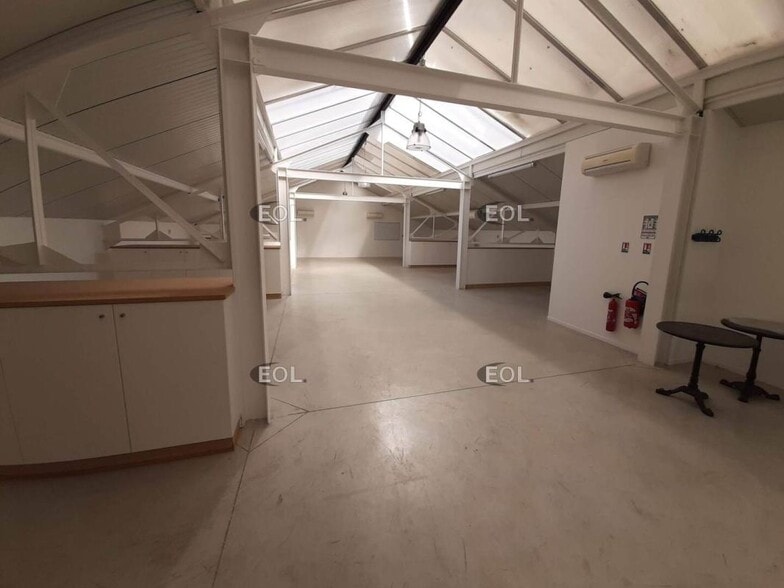 Light Industrial in Saint-Maur-des-Fossés for sale - Interior Photo - Image 3 of 8