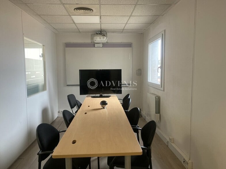 108 Avenue De Fontainebleau, Le Kremlin-Bicêtre to rent - Interior Photo - Image 3 of 8