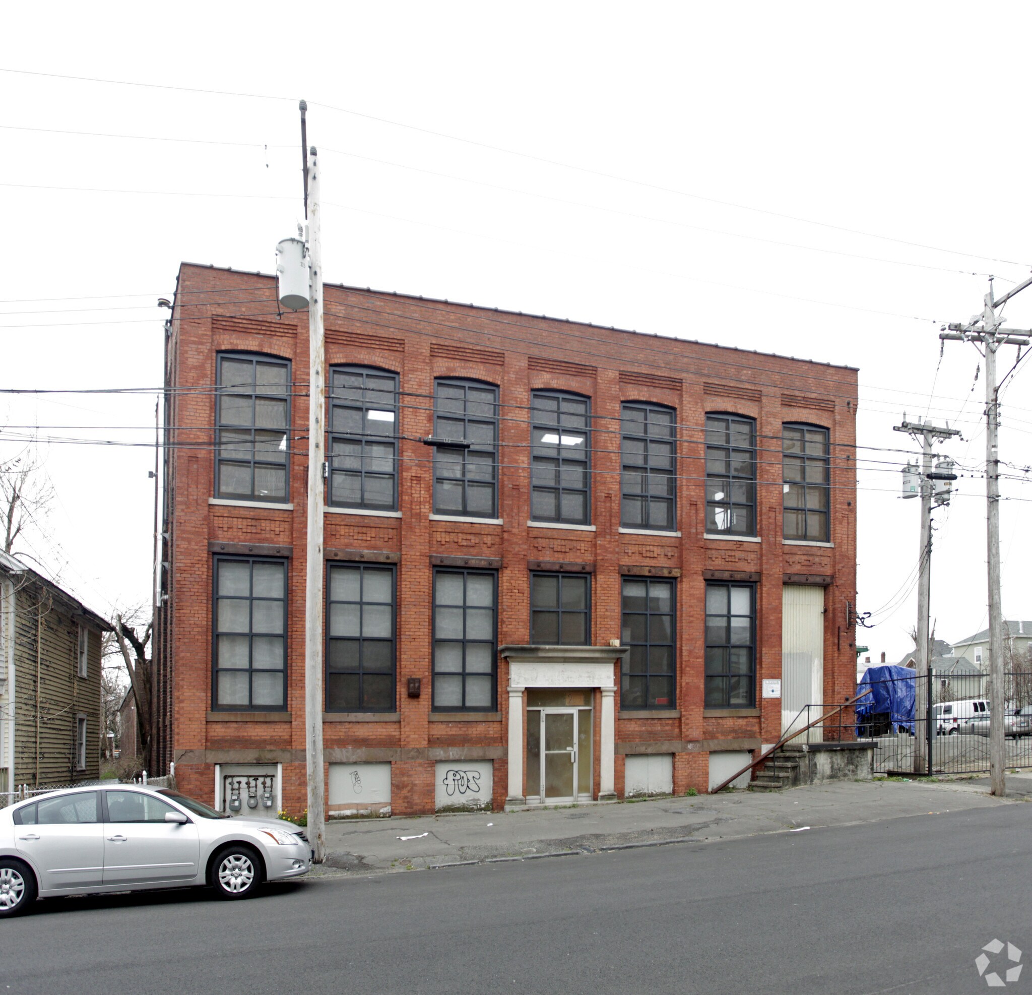 209 Center St, Bridgeport, CT to rent Primary Photo- Image 1 of 33