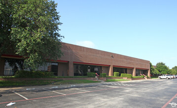 2010-2044 N State Highway 360, Grand Prairie, TX for rent Building Photo- Image 1 of 4