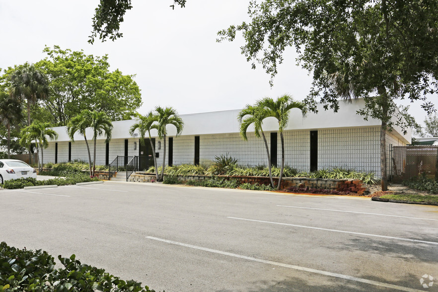 1951 J And C Blvd, Naples, FL for sale - Primary Photo - Image 1 of 1