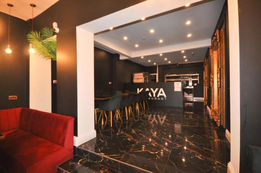 35 Goldington Rd, Bedford to rent - Building Photo - Image 3 of 16