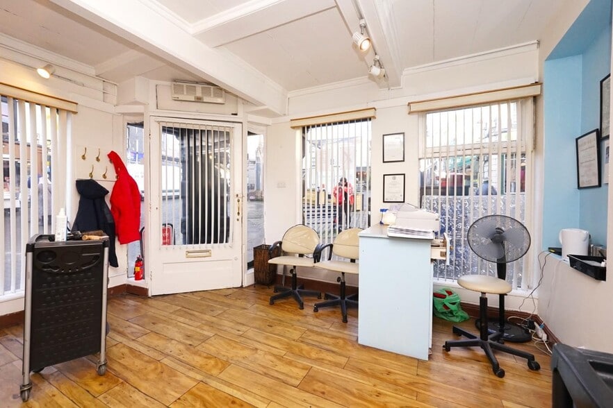 9 Market Pl, Ulverston for sale - Building Photo - Image 3 of 17