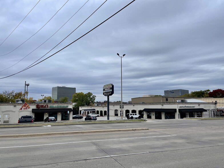 7033-7035 Greenville Ave, Dallas, TX for rent - Building Photo - Image 1 of 2