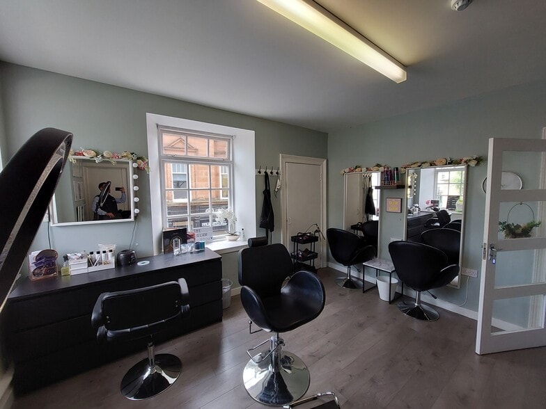 2 College Wynd, Kilmarnock to rent - Building Photo - Image 3 of 8