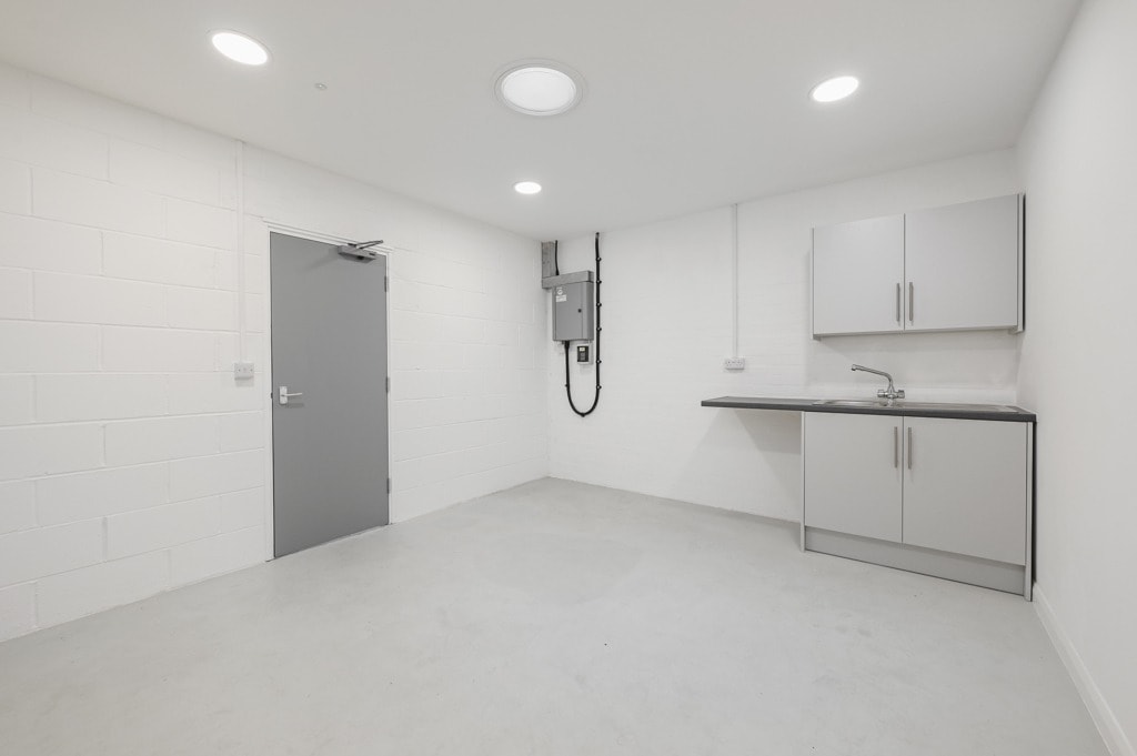 1 Carlton Rd, Ashford to rent Interior Photo- Image 1 of 16