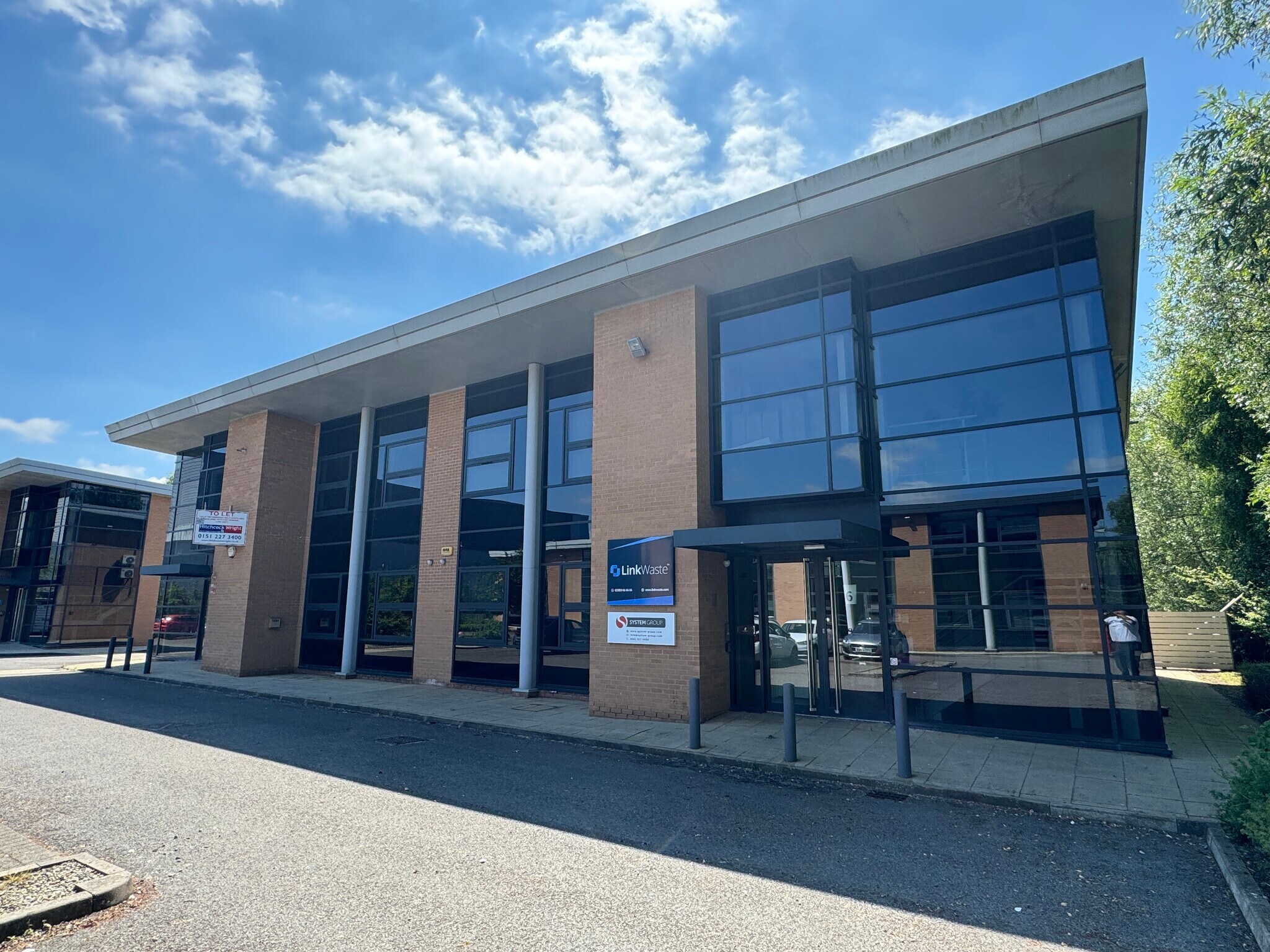 De Havilland Dr, Liverpool to rent Building Photo- Image 1 of 6