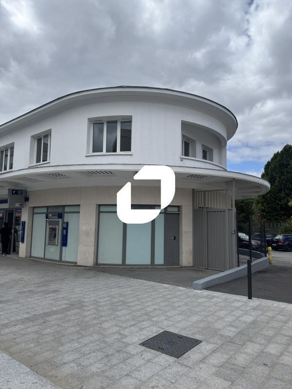 Industrial in Noisy-le-Sec to rent Building Photo- Image 1 of 8