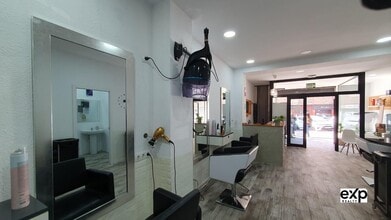 Retail in Paterna, Valencia to rent Interior Photo- Image 2 of 7
