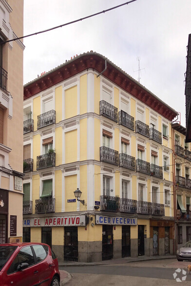 Residential in Madrid, MAD for sale - Primary Photo - Image 2 of 3