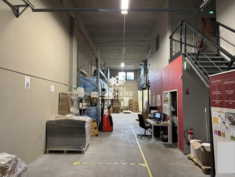 Light Industrial in Brignais to rent - Interior Photo - Image 2 of 18