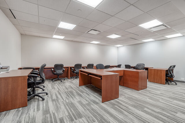 5250 Boul Décarie, Montréal, QC to rent - Interior Photo - Image 3 of 14