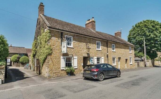1 South St, Castle Cary for sale - Primary Photo - Image 1 of 6