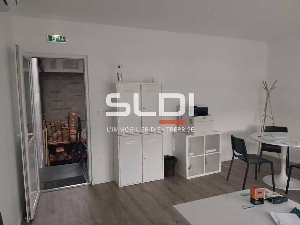 Location Local d'activités 178 m² - Photo 1