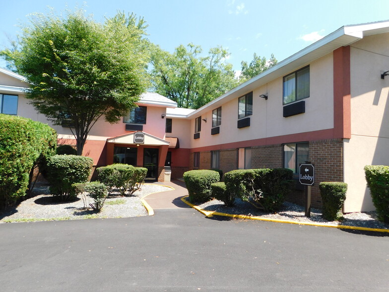 1043 Putney Rd, Brattleboro, VT for sale - Building Photo - Image 1 of 1