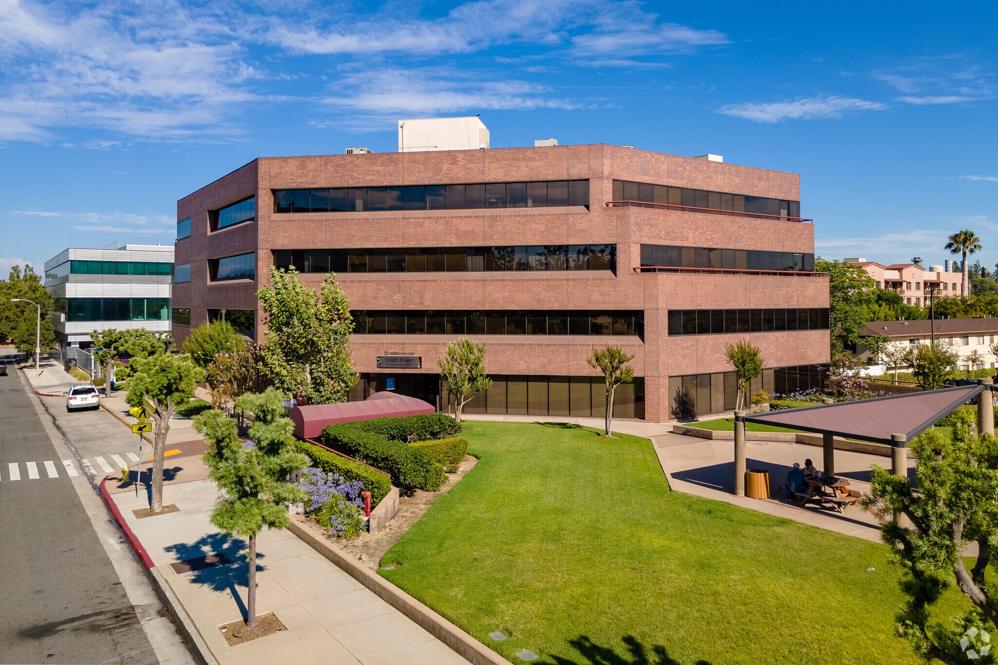 50 Bellefontaine St, Pasadena 91105 Cotton Medical Center