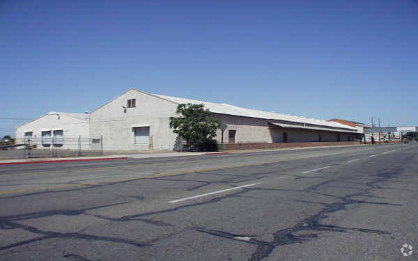 475-495 S Golden State Blvd, Turlock, CA for sale - Building Photo - Image 2 of 9