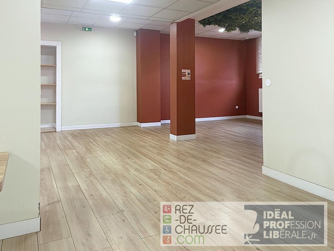 Office in Versailles for sale Interior Photo- Image 1 of 8