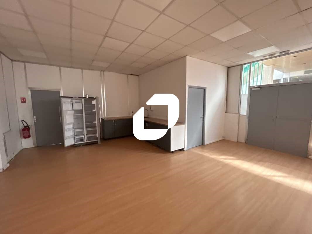 Light Industrial in Bezons to rent Interior Photo- Image 1 of 13
