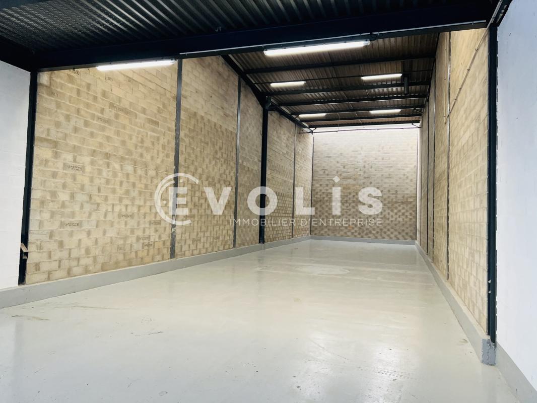 Light Industrial in Noisy-le-Grand to rent Interior Photo- Image 1 of 8
