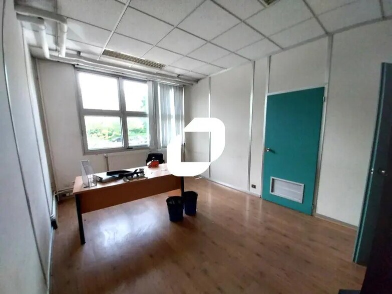 Office in Villiers-sur-Marne to rent - Interior Photo - Image 3 of 9