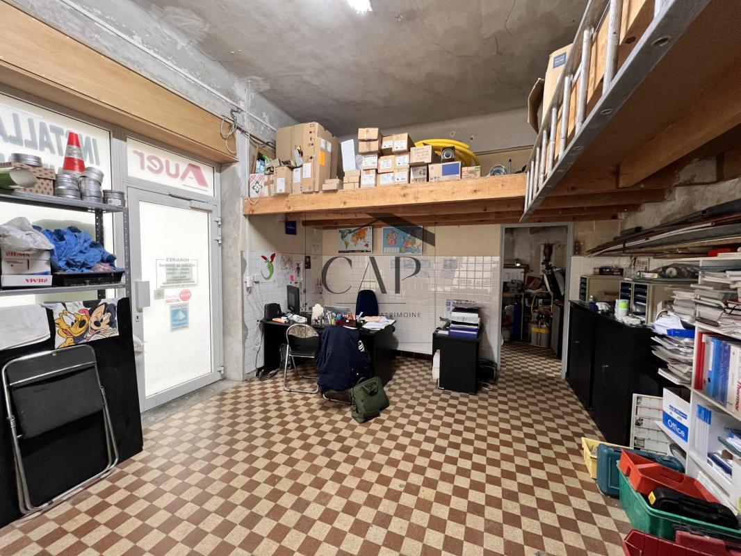 Retail in Marseille for sale Interior Photo- Image 1 of 8