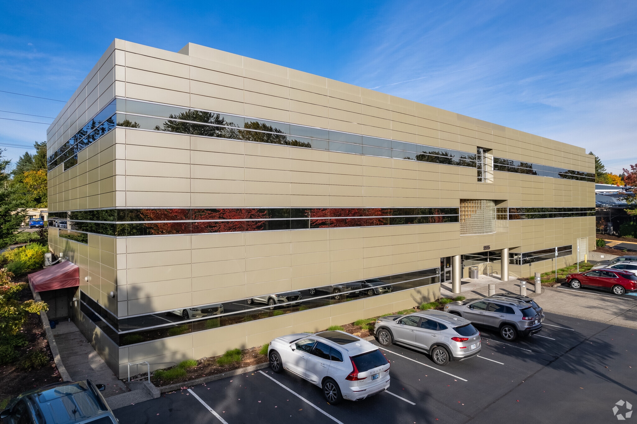 8555 SW Apple Way, Portland, OR to rent Primary Photo- Image 1 of 9