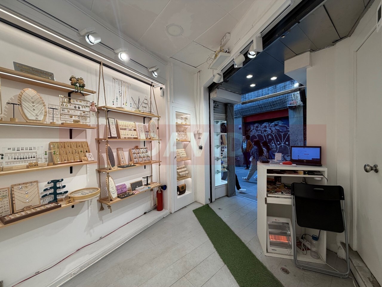 Retail in Barcelona, Barcelona to rent Interior Photo- Image 1 of 4