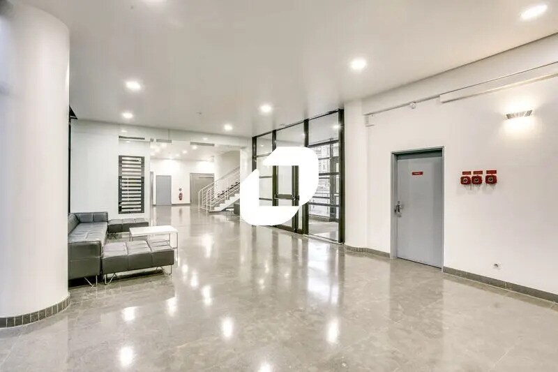 2 Boulevard Vauban, Montigny-le-Bretonneux to rent - Building Photo - Image 2 of 18