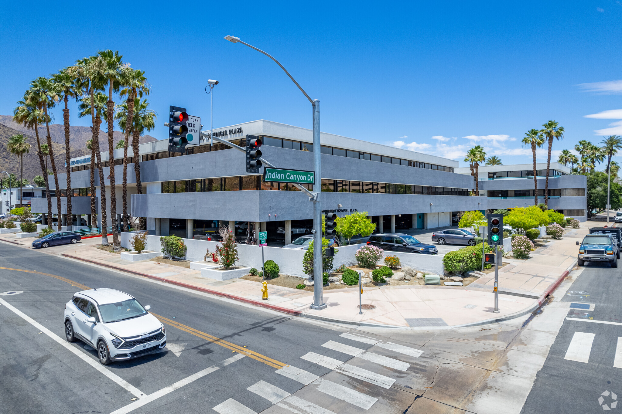 1100 N Palm Canyon Dr, Palm Springs, CA for rent Building Photo- Image 1 of 15