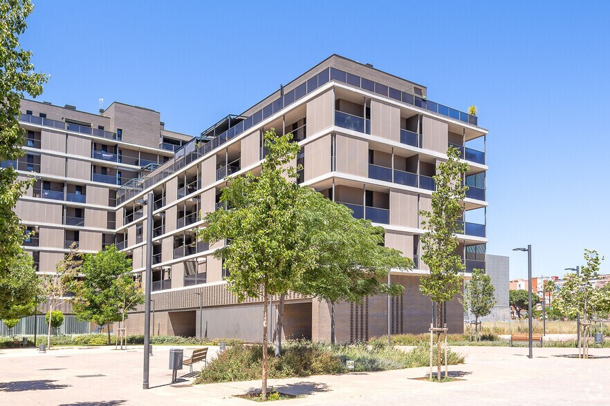 Carrer Àngeles Santos, 6, L'Hospitalet de Llobregat, Barcelona to rent - Building Photo - Image 2 of 4