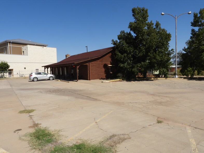 2424 Williams Ave, Woodward, OK for sale - Building Photo - Image 2 of 35