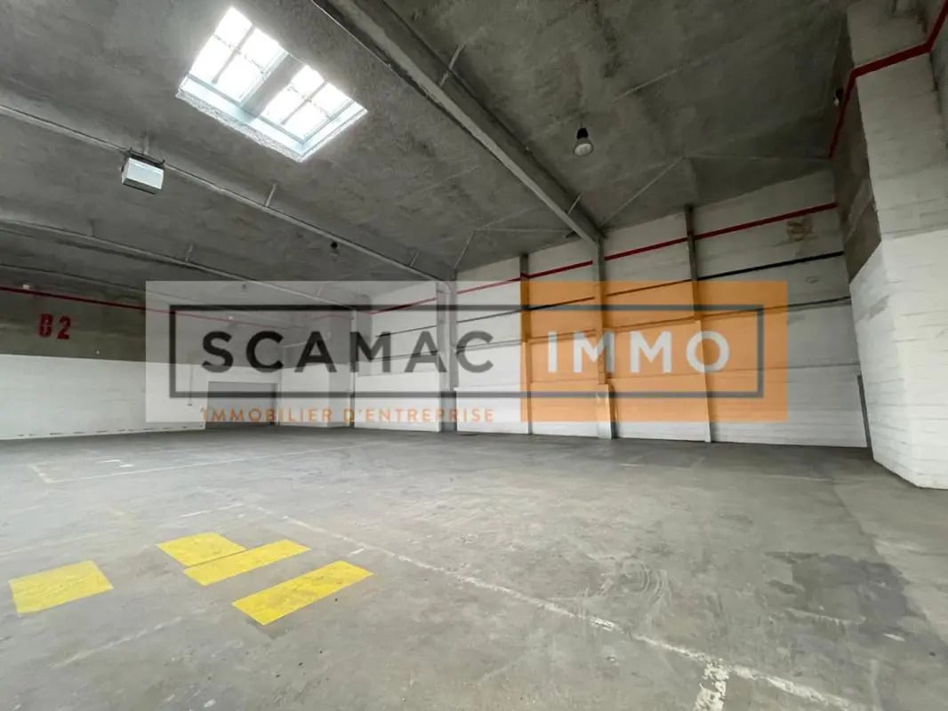 Industrial in Paris to rent Interior Photo- Image 1 of 12