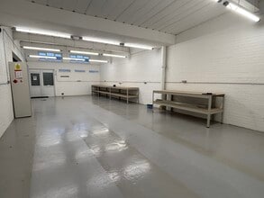 27A-30 Great Hollands Sq, Bracknell to rent Interior Photo- Image 1 of 11