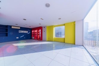 Retail in Alicante, Alicante to rent Interior Photo- Image 2 of 11