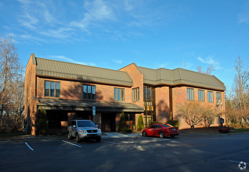 112 Cambridge Plaza Dr, Winston-Salem, NC for sale - Building Photo - Image 1 of 1