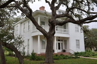 4225 N Saint Marys St, Beeville, TX for sale Primary Photo- Image 1 of 49