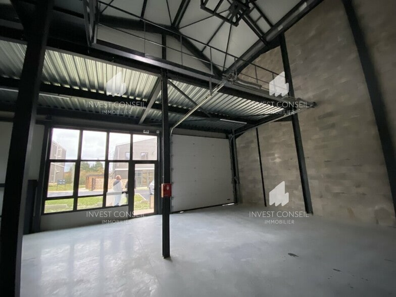 Light Industrial in Groslay to rent - Building Photo - Image 1 of 9