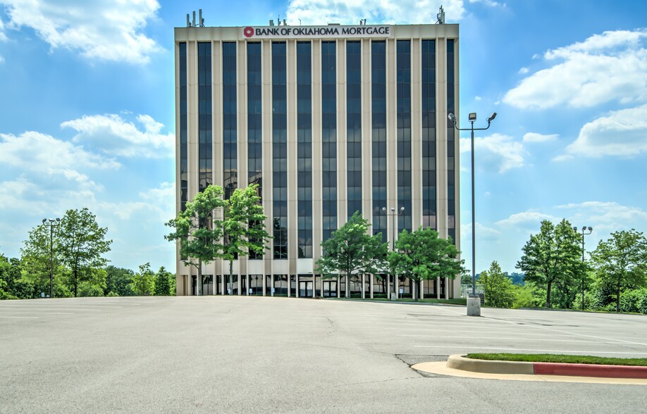 7060 S Yale Ave, Tulsa, OK for rent - Building Photo - Image 1 of 3