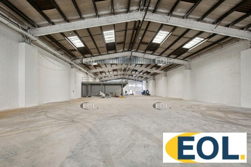 Industrial in L'ILE-SAINT-DENIS to rent - Interior Photo - Image 3 of 9