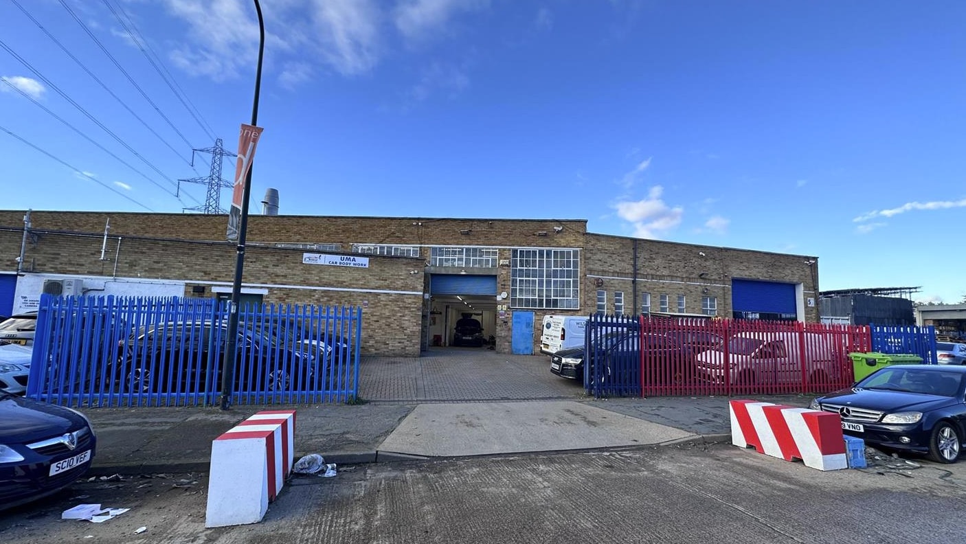 10 Wandle Way, Mitcham to rent Building Photo- Image 1 of 6