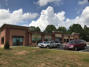 850-852 Perry Rd, Apex, NC for rent Building Photo- Image 1 of 34