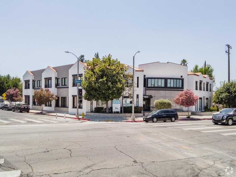 18226 Ventura Blvd, Tarzana, CA for rent - Building Photo - Image 1 of 4