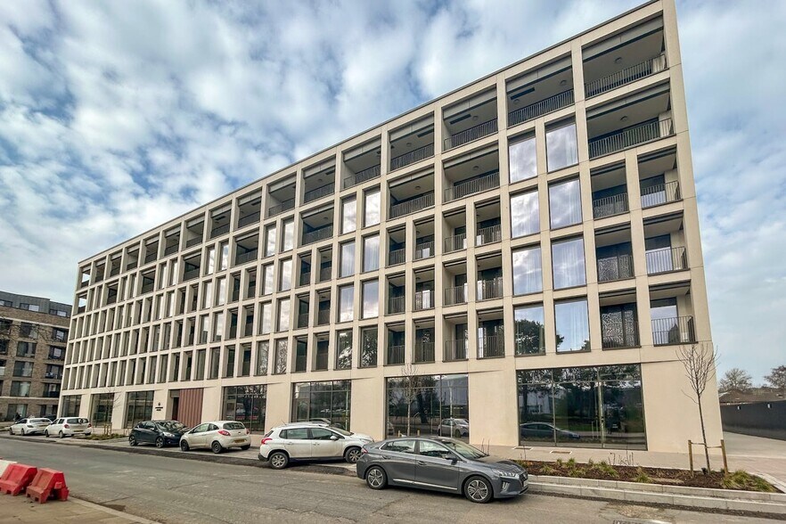 19-21 Dartmouth Av, Woking to rent - Building Photo - Image 2 of 6