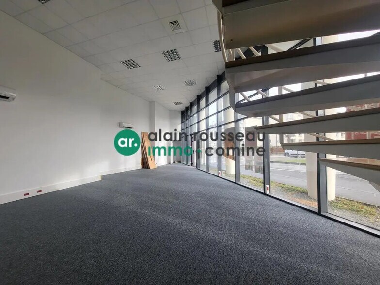 Retail in Angers for sale - Interior Photo - Image 2 of 6