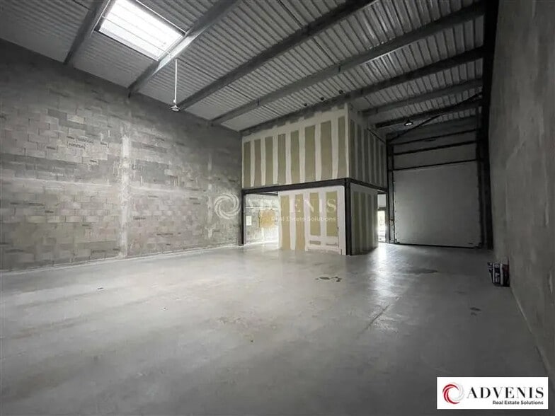 Light Industrial in Blanquefort to rent - Interior Photo - Image 2 of 5