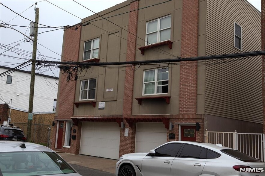 6805 Meadowview Ave, North Bergen, NJ for sale - Primary Photo - Image 1 of 1